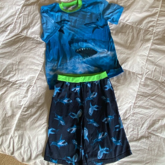 Wonder Nation shark pajama set EUC